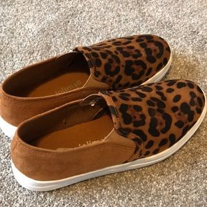 Women’s size 8 platform lepord slip on sneakers